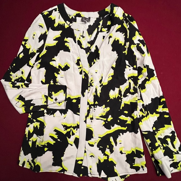 CUSP by Neiman Marcus Printed Blouse- NEW without tags, size S - Picture 1 of 4